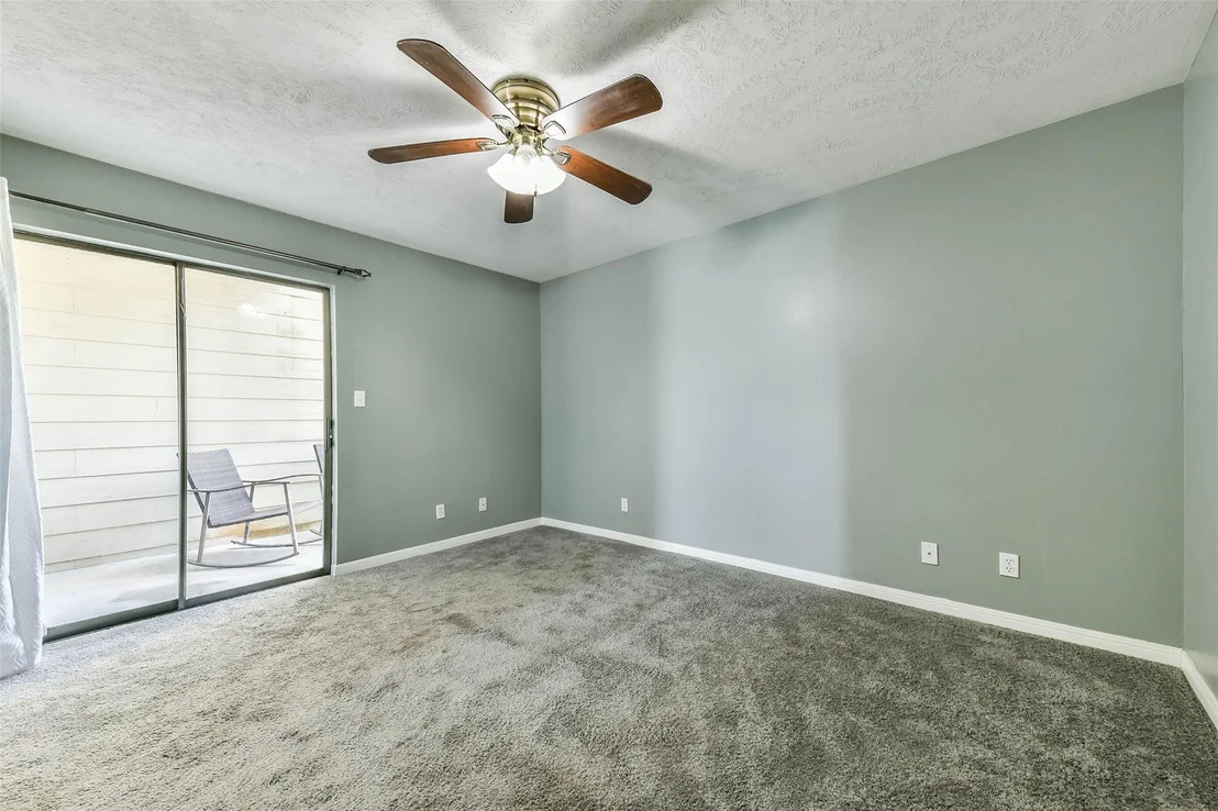 Photo of Unit 243D at 2501 Gulf Freeway