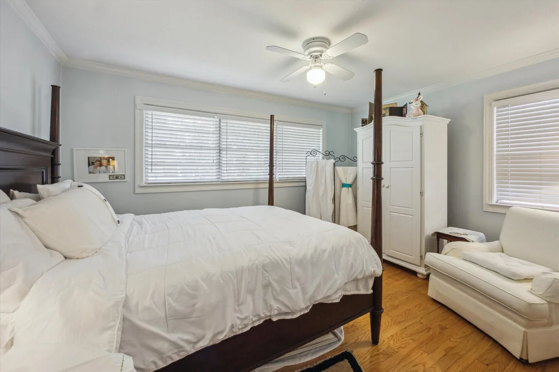 Photo of 5211 Maple Street
