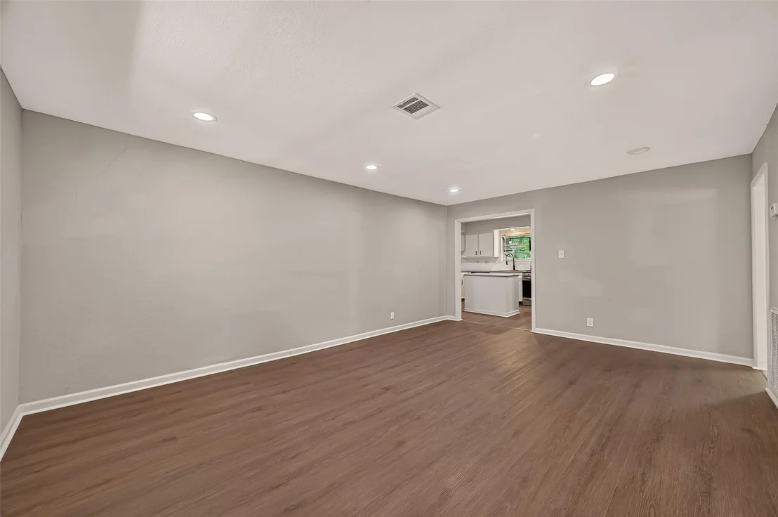 Photo of 1509 Lawrence Avenue