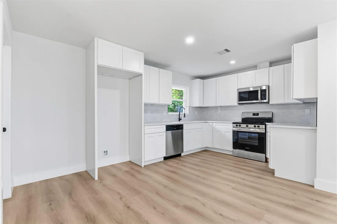 Photo of 3017 Cedarcrest Drive