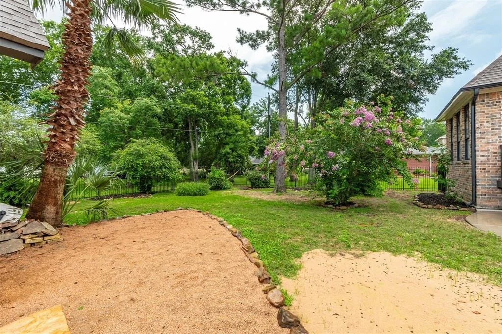 Photo of 2209 Oak Drive