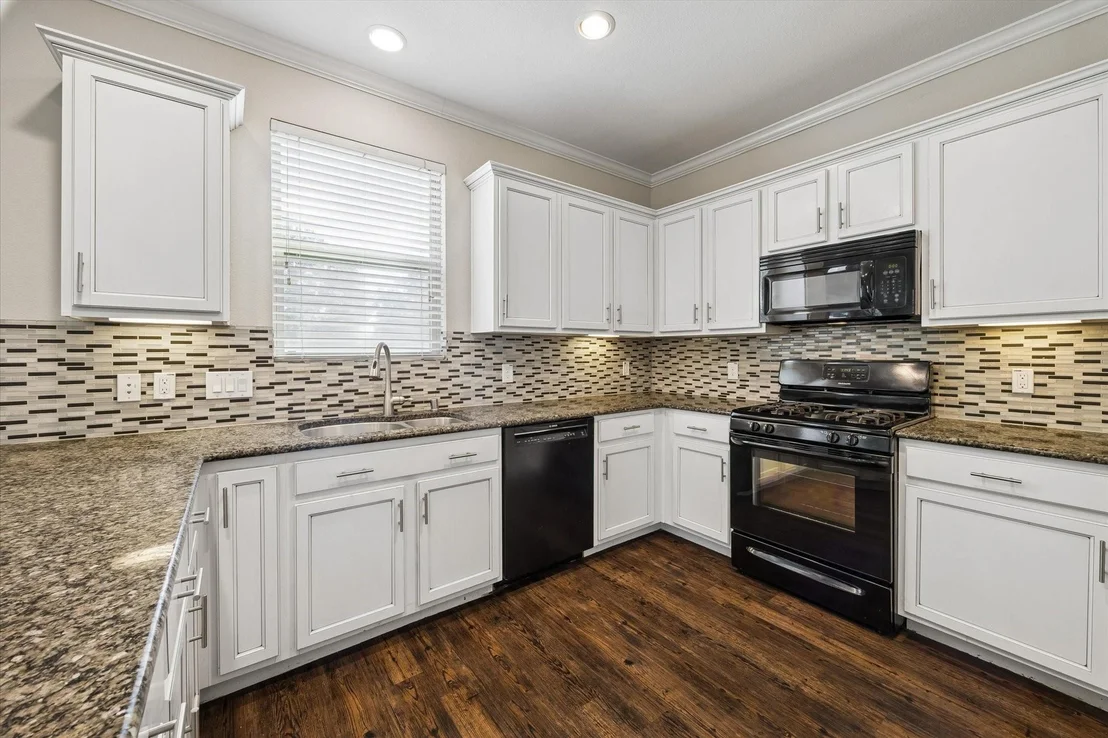 Photo of 660 Oak Circle Drive E