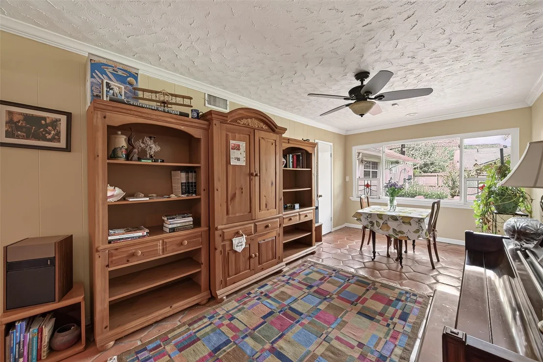 Photo of 10062 Warwana Road