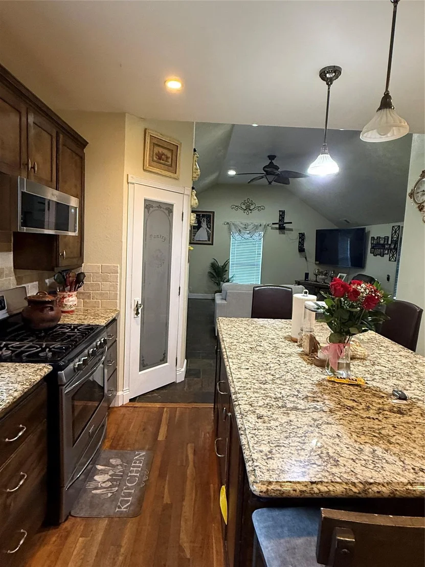 Photo of 404 Clark Street N
