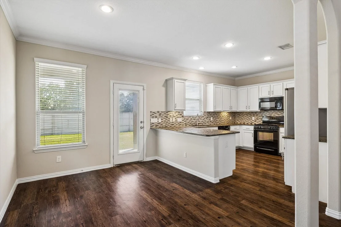 Photo of 660 Oak Circle Drive E