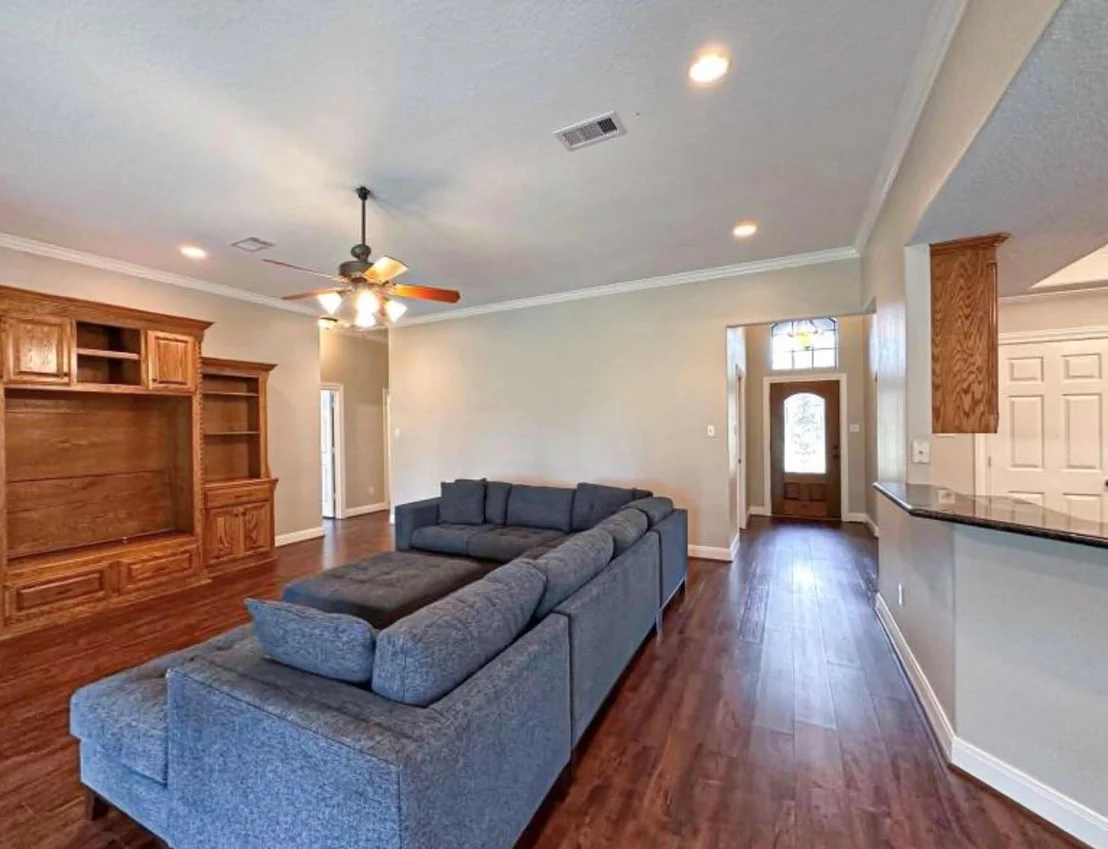 Photo of 301 Williamsburg Avenue