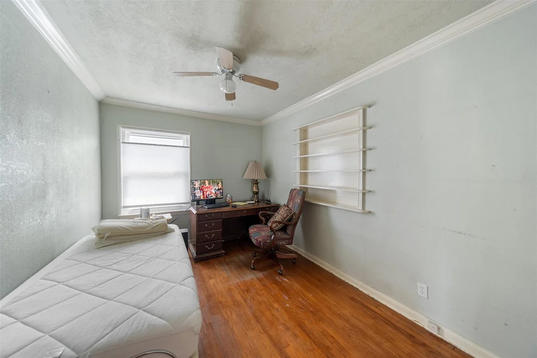 Photo of 7303 Long Point Road