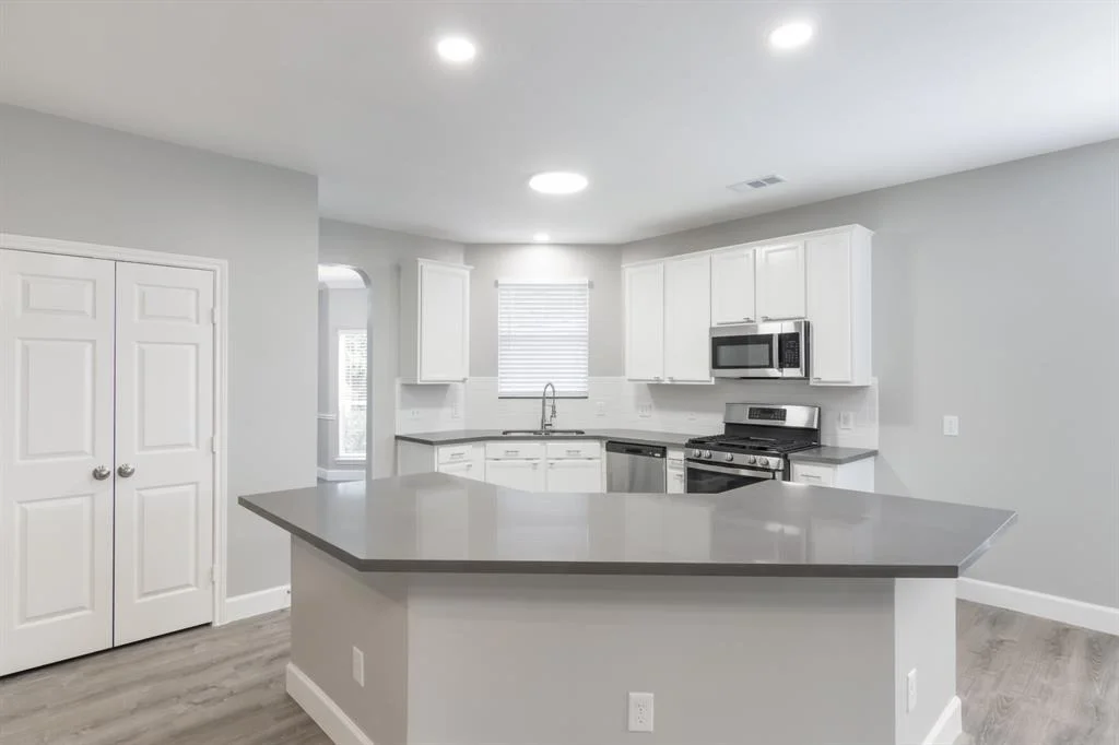 Photo of 3143 W Hampton Drive