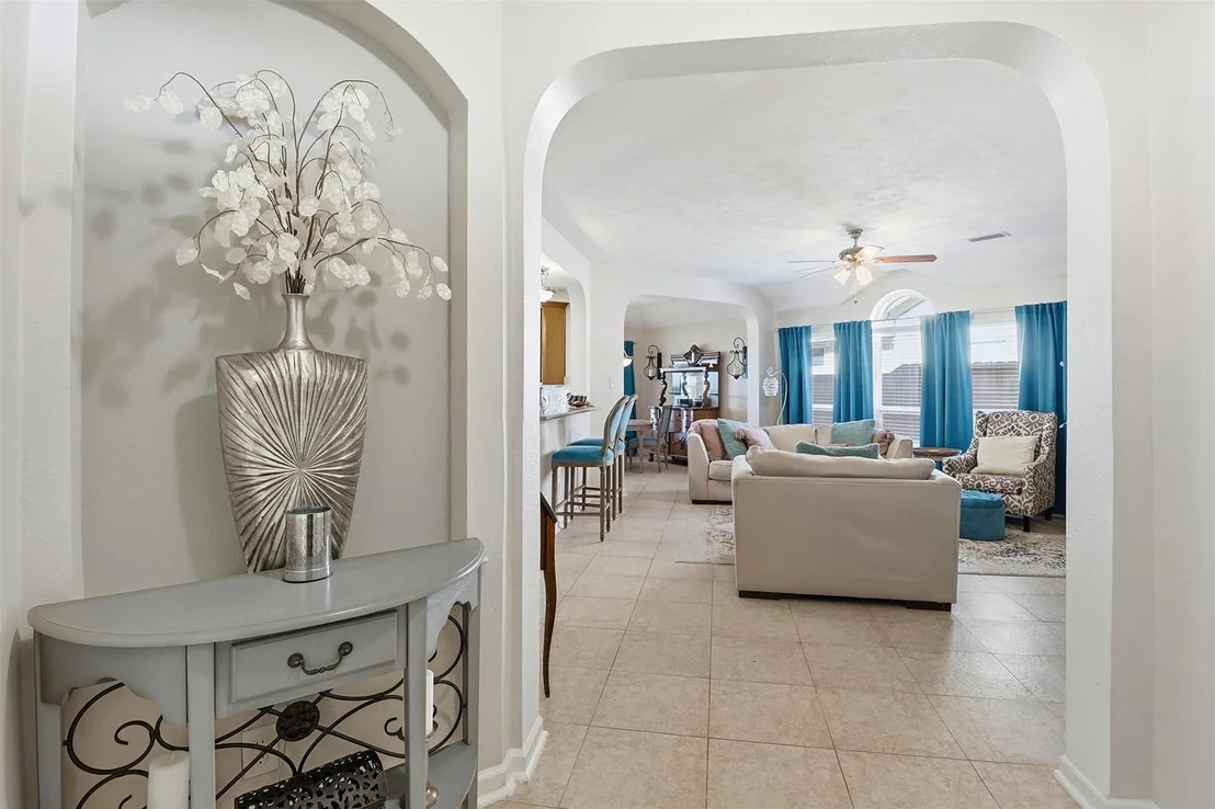Photo of 6806 Oakleaf Trail Lane