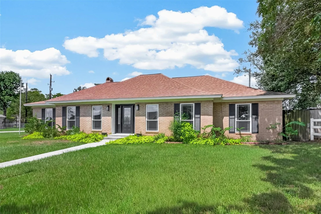 Photo of 3518 Shore Shadows Drive