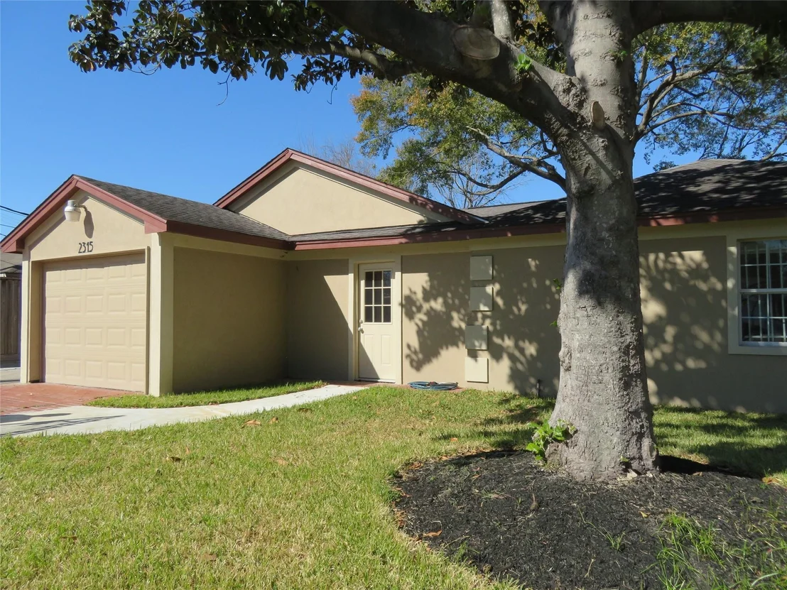 Photo of 2315 Langley Road