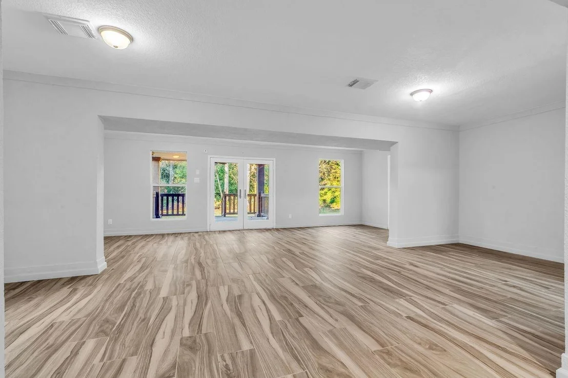 Photo of 83 White Oak Drive N
