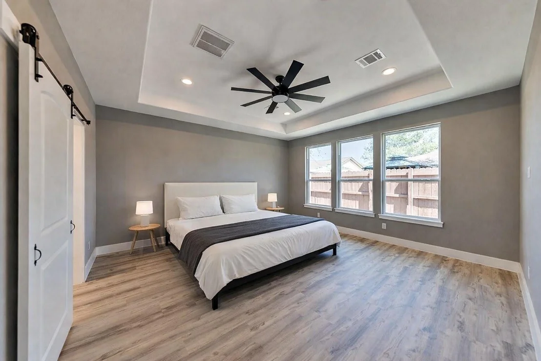 Photo of 1118 N Shepherd Drive