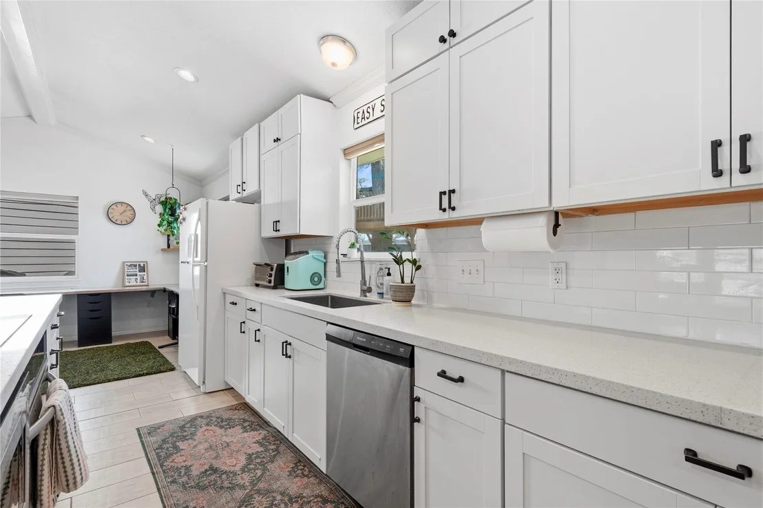Photo of 102 Enchanted Oaks Court