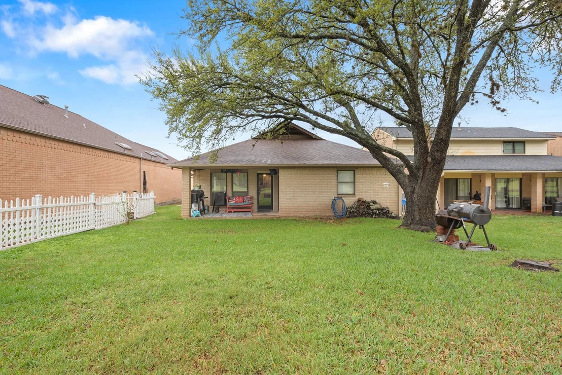 Photo of 2900 Broadmoor Drive