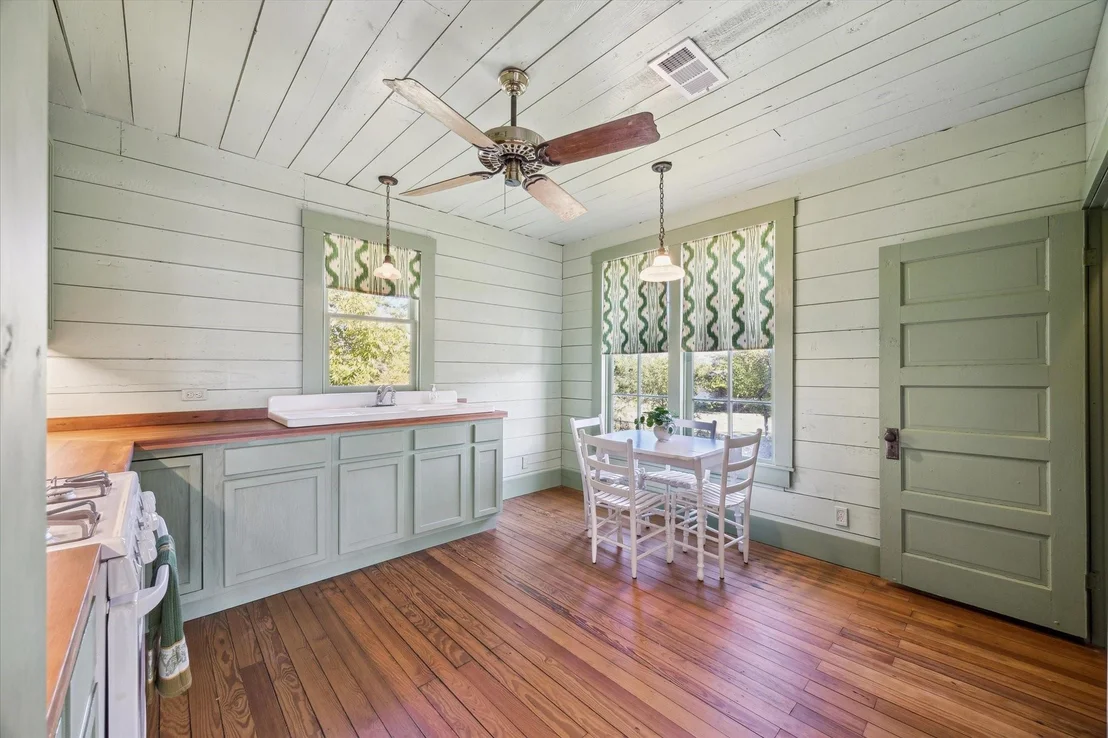 Photo of 618 Bayridge Road