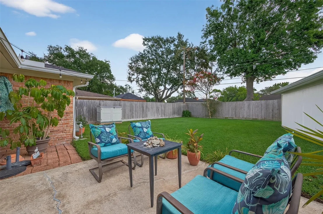 Photo of 9327 Meadowcroft Drive