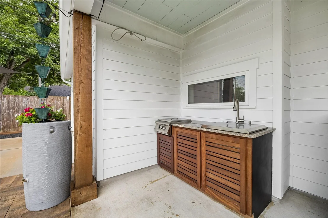 Photo of 1205 Temple Street