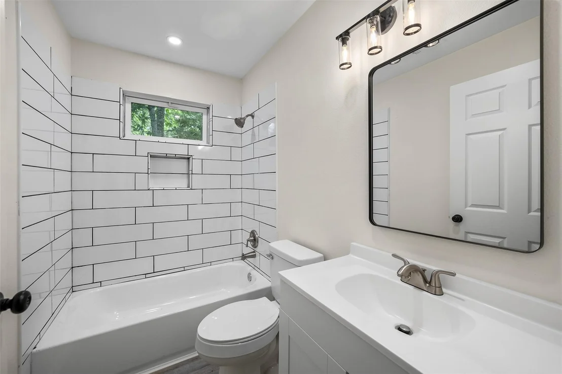 Photo of 725 Lafayette Street