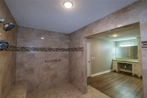 Photo of 915 Live Oak Drive