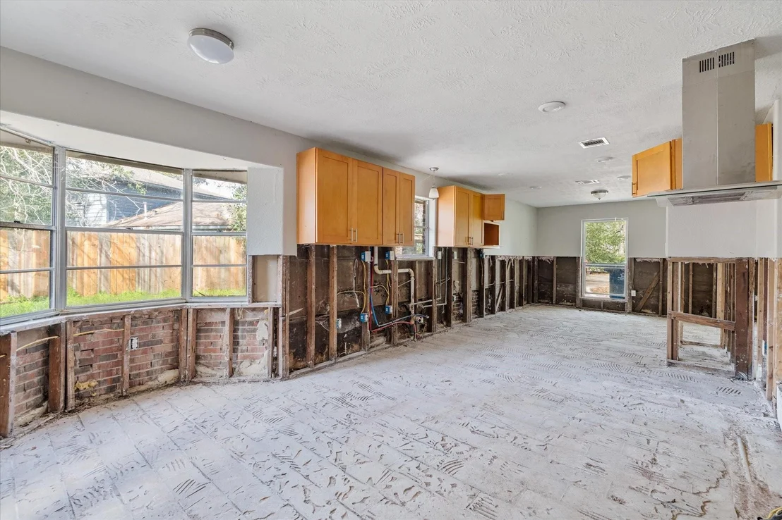 Photo of 906 Brook Forest Court