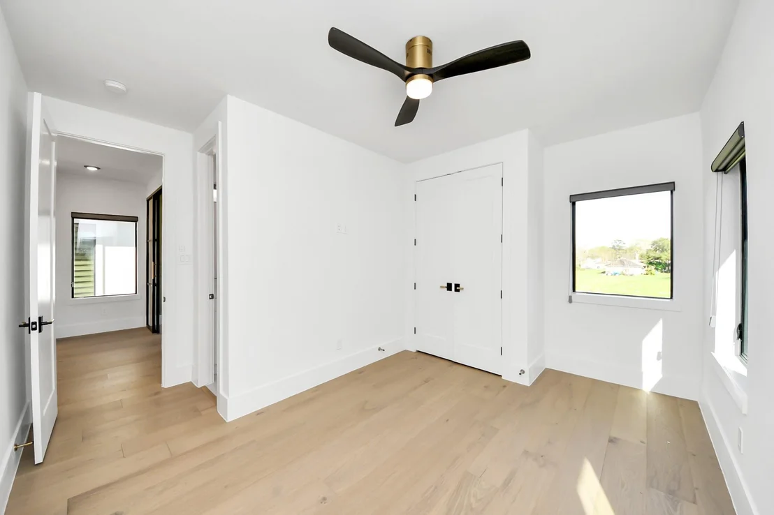 Photo of 615 Rolling Oaks