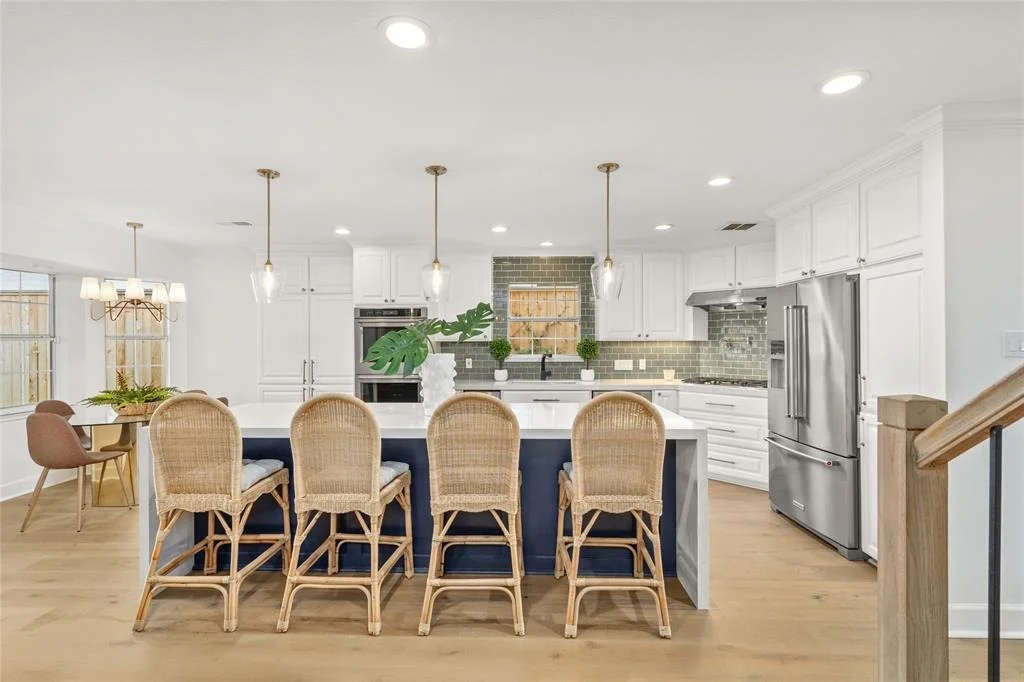 Photo of 854 W Forest Drive
