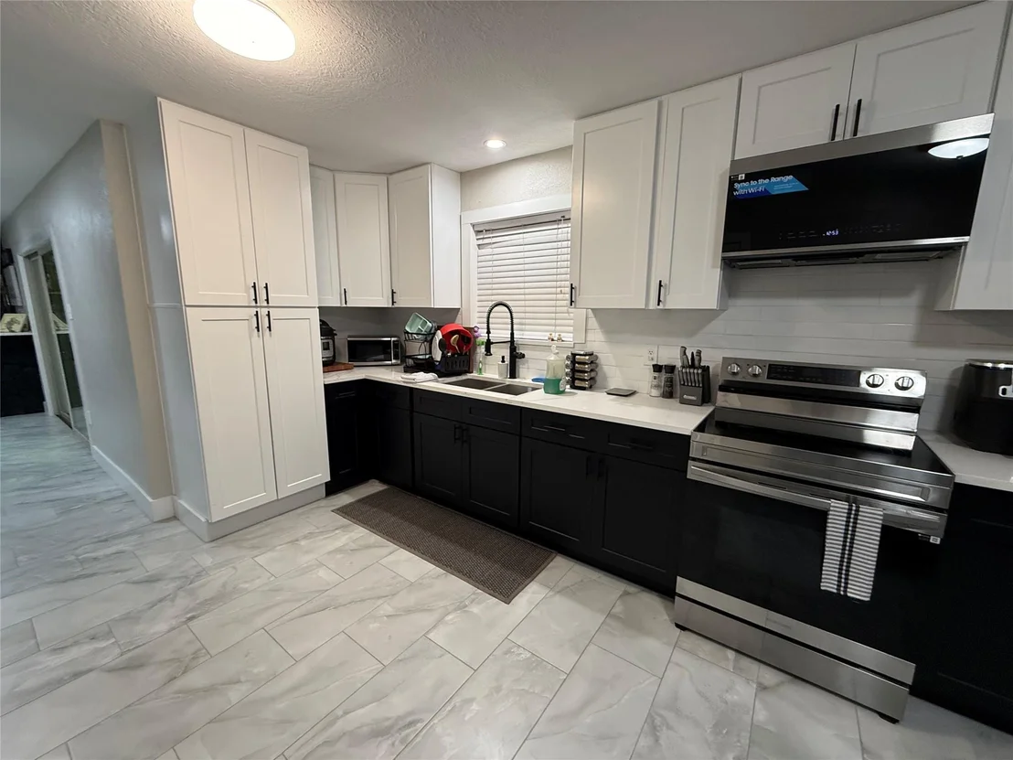 Photo of 1604 Leneva Lane