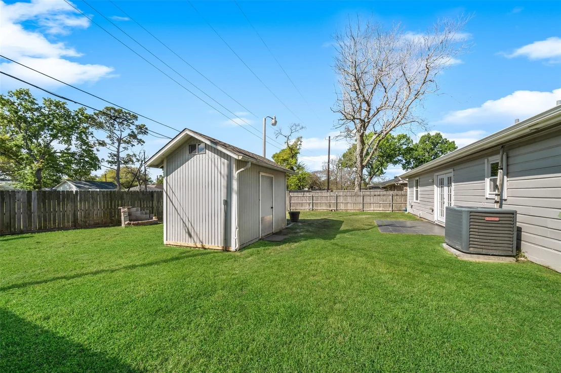 Photo of 5203 Chantilly Lane