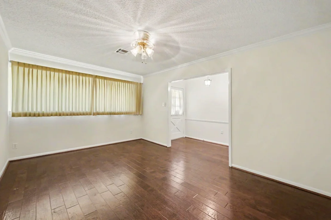 Photo of 26222 Oakhurst Drive