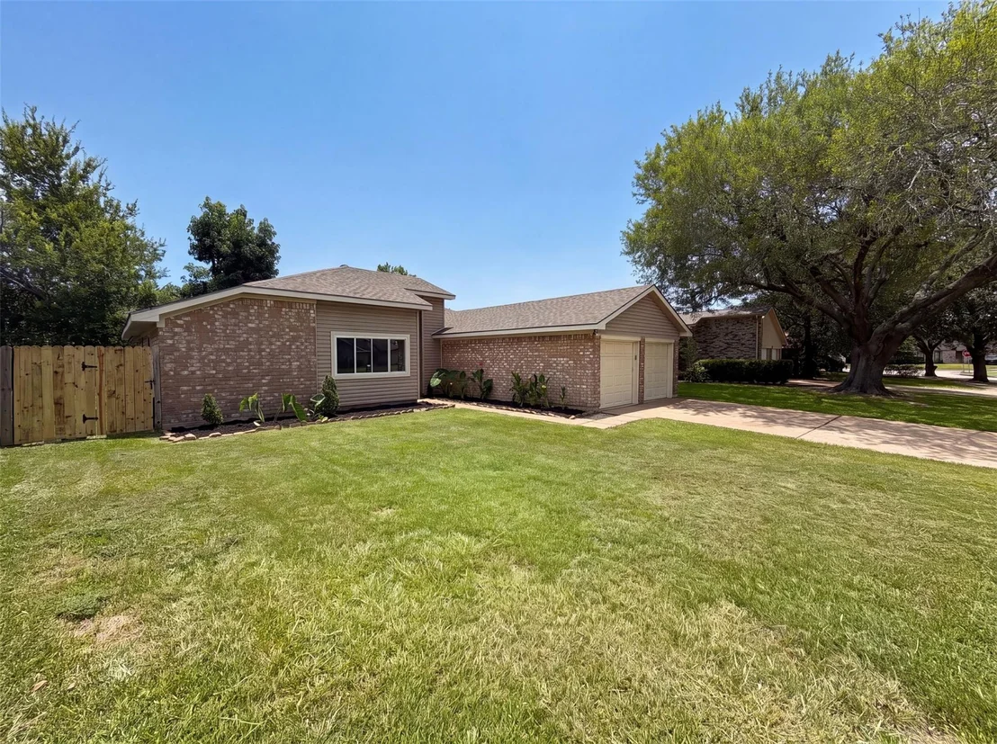 Photo of 318 Floravista Drive