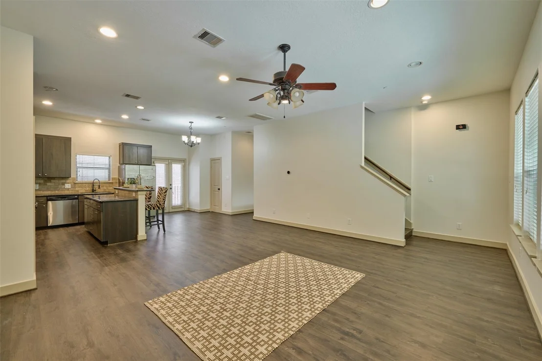 Photo of Unit E at 2422 Navigation Boulevard