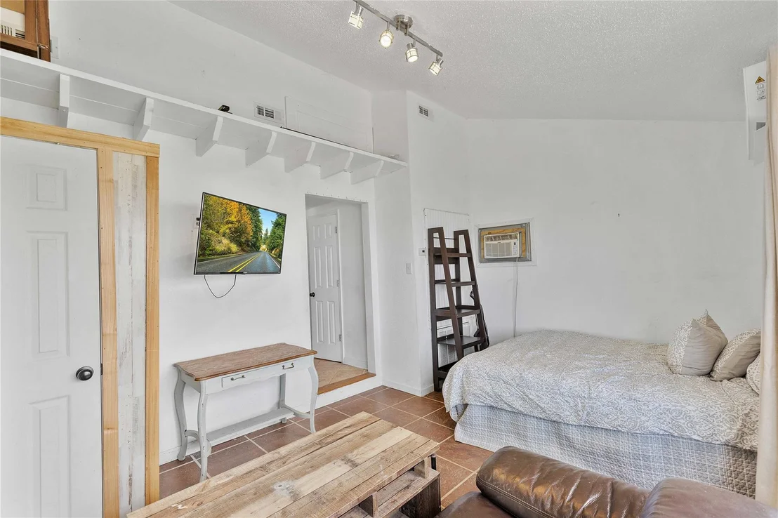 Photo of 3843 Simon Road