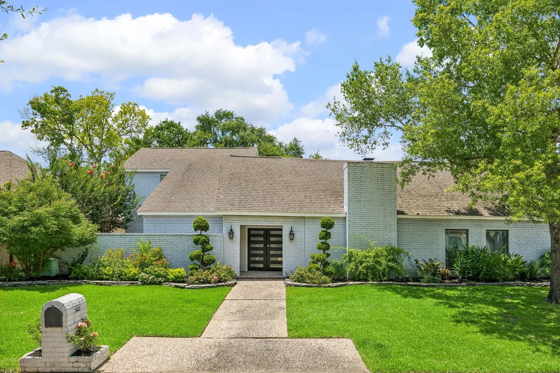 Photo of 922 Crossroads Drive