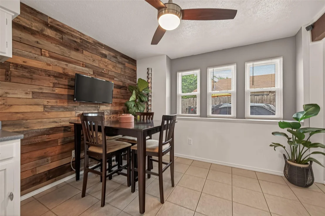Photo of 10014 Walnut Glen Drive