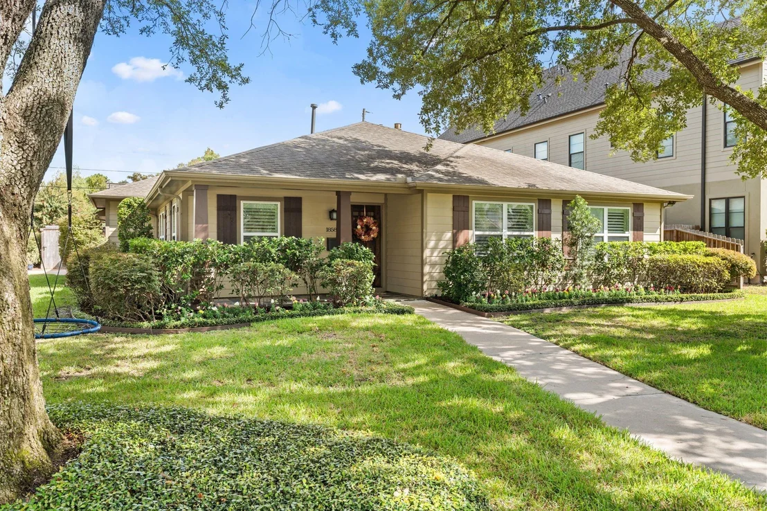 Photo of 1858 Chantilly Lane
