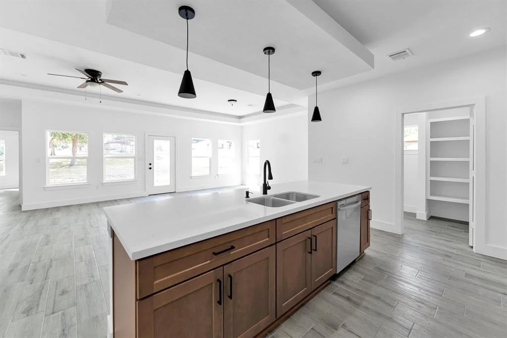 Photo of 1005 Lake View Drive