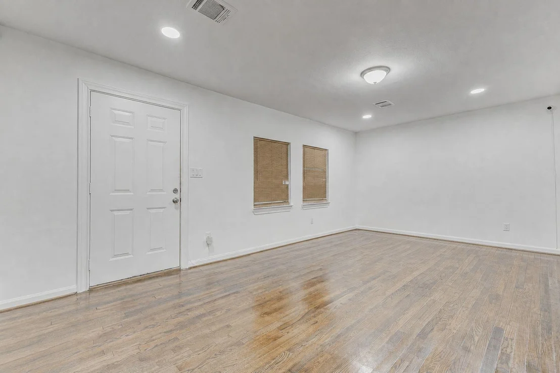 Photo of 907 Whitaker Avenue