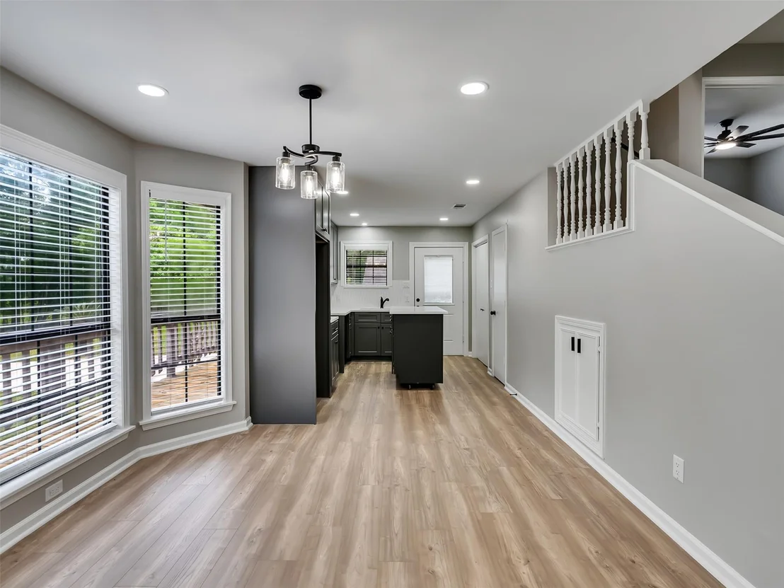 Photo of 351 White Oak Drive