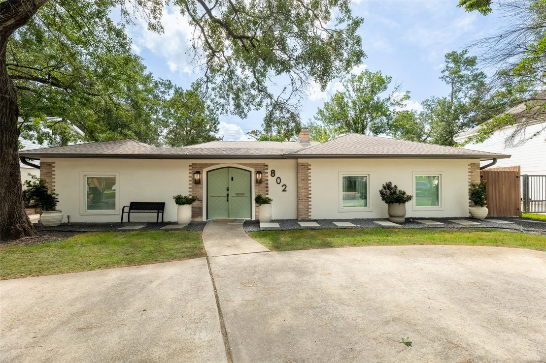Photo of 802 N Wilcrest Drive