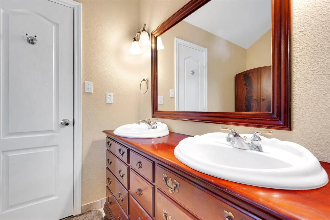 Photo of 27047 Holly Drive