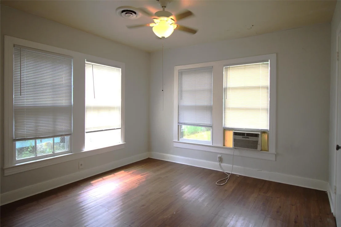 Photo of 1109 Manor Drive