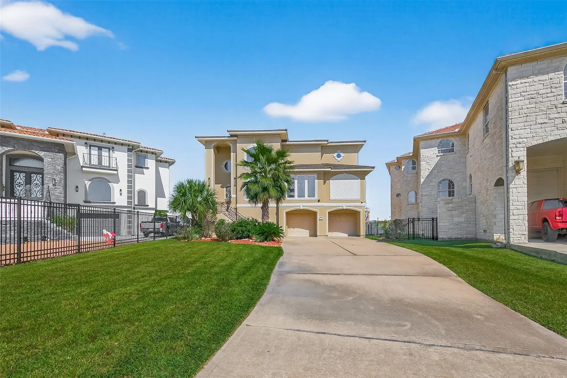 Photo of 2242 Marina Way