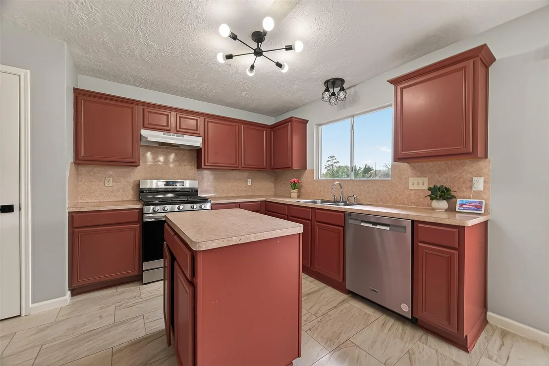 Photo of 579 Rivergrove Drive