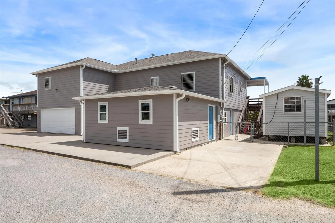 Photo of 33 Lakeside Drive