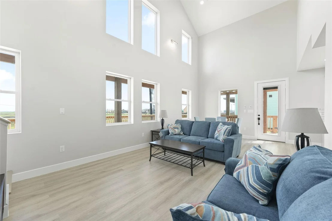 Photo of 230 Bay Avenue