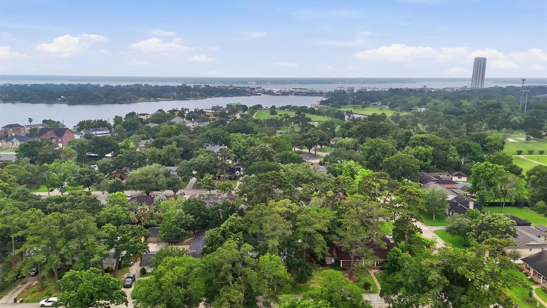 Photo of 215 Whispering Oaks Drive