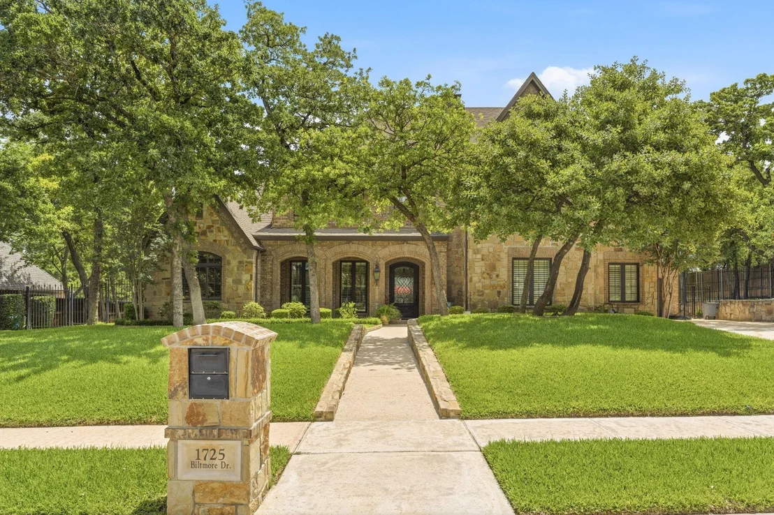 Photo of 1725 Biltmore Drive