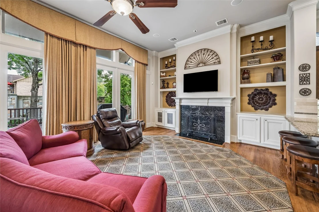 Photo of 907 Queen Annes Road