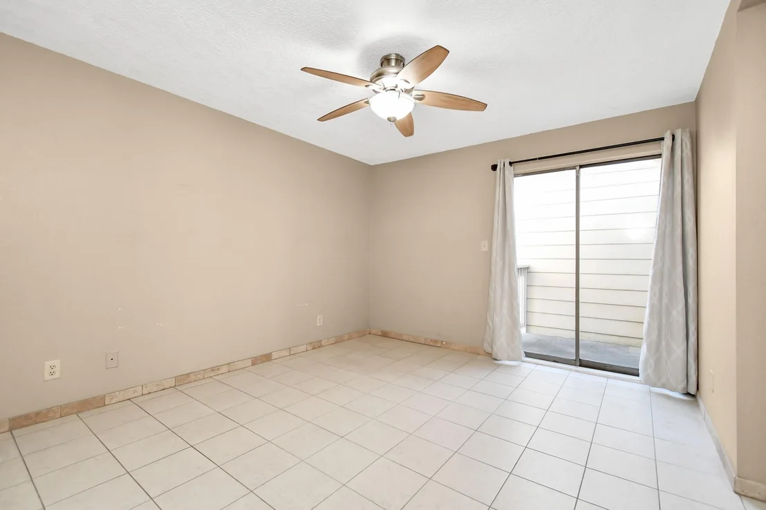 Photo of Unit 250D at 2501 Gulf Freeway